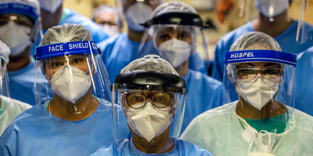 A group of doctors working with patients infected with the novel coronavirus COVID-19 wear face shields at the Intensive Care Unit of the Hospital de Clinicas in Porto Alegre, Brazil, on April 15, 2020. - With Brazilians increasingly ignoring health officials' warnings to stay home -- encouraged by their far-right president Jair Bolsonaro, who has condemned the 